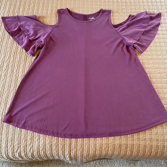 NWOT - ALYA COLD SHOULDER TOP - Picture 4 of 6